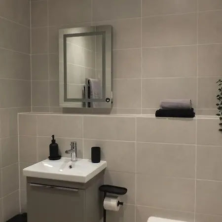 Entire Prestige Apartment In Poole Quay - Free Parking, Fast Wifi, Smart Tv & Netflix Exterior photo