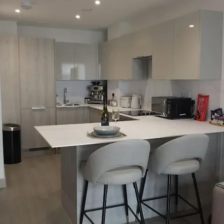 Entire Prestige Apartment In Poole Quay - Free Parking, Fast Wifi, Smart Tv & Netflix Exterior photo