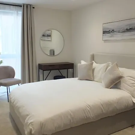 Entire Prestige Apartment In Poole Quay - Free Parking, Fast Wifi, Smart Tv & Netflix Exterior photo